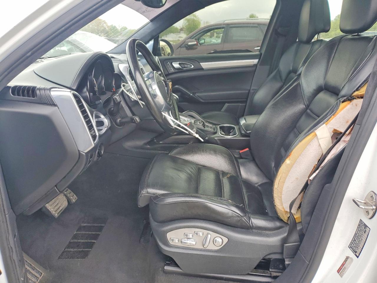 2012 PORSCHE CAYENNE