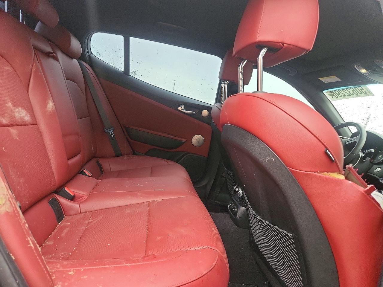 2023 KIA STINGER