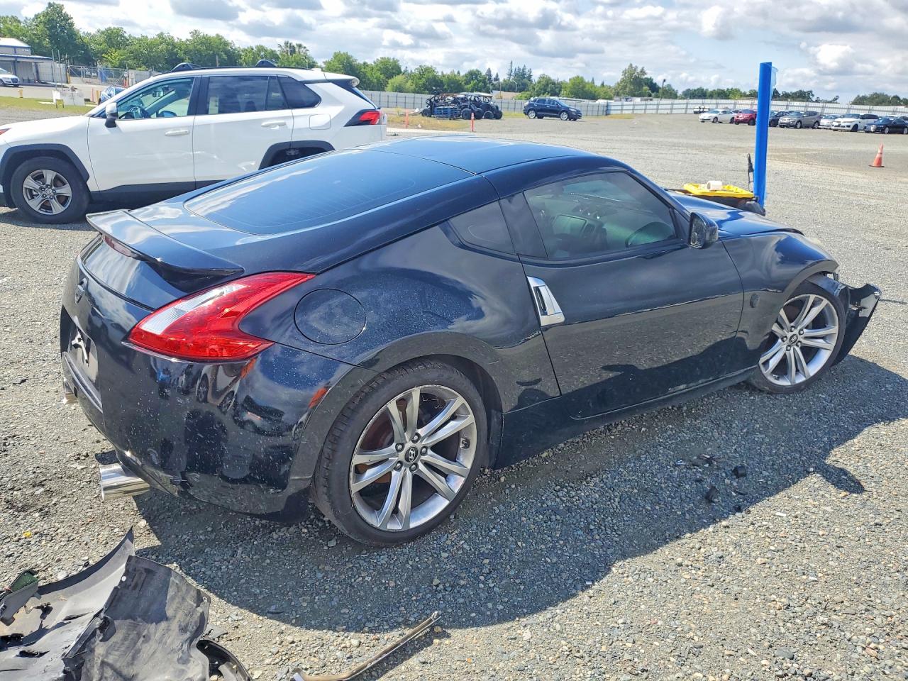 2017 NISSAN 370Z