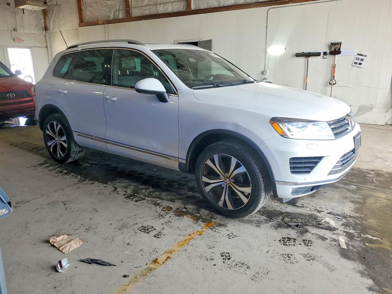 2017 VOLKSWAGEN TOUAREG