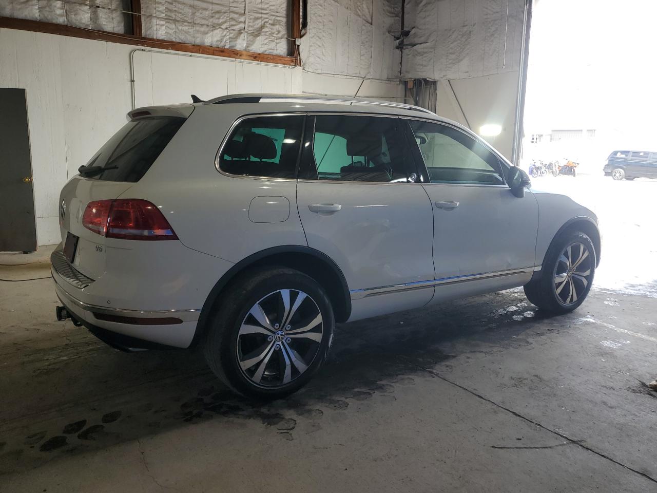 2017 VOLKSWAGEN TOUAREG