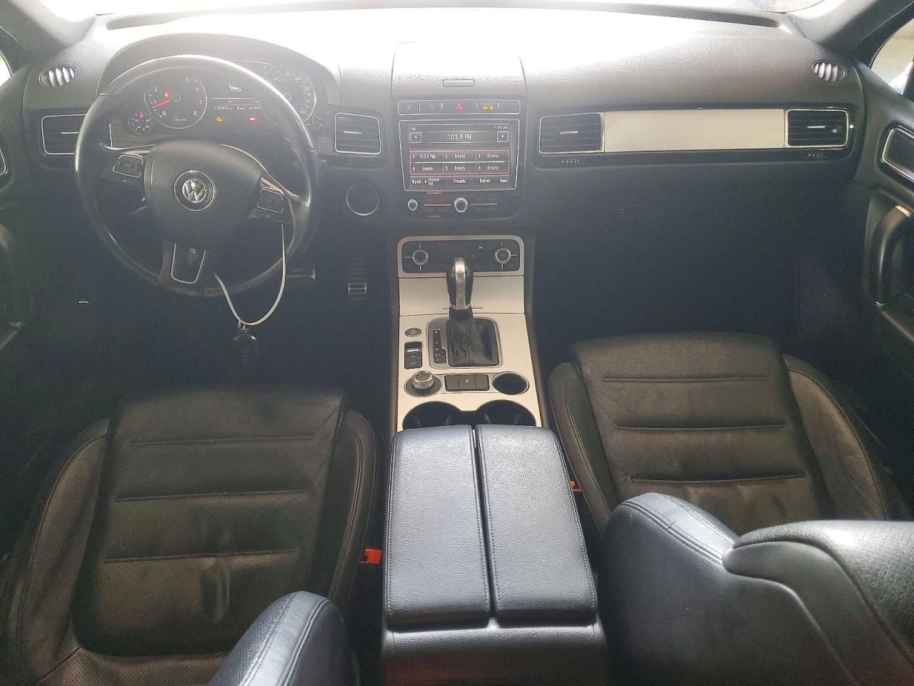 2017 VOLKSWAGEN TOUAREG