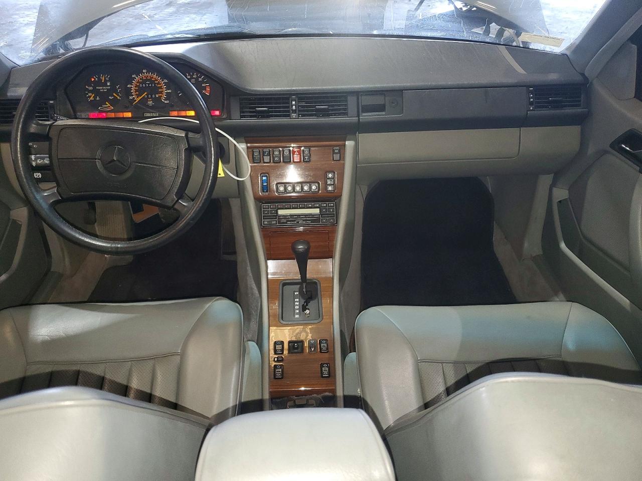 1988 MERCEDES-BENZ 300-CLASS
