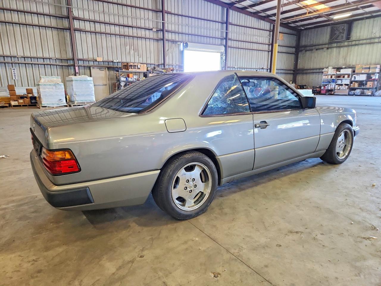 1988 MERCEDES-BENZ 300-CLASS