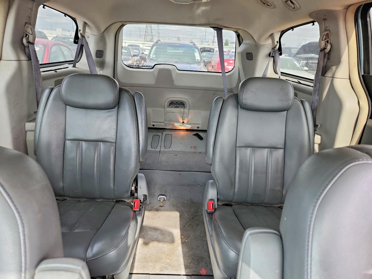 2010 CHRYSLER MINIVAN
