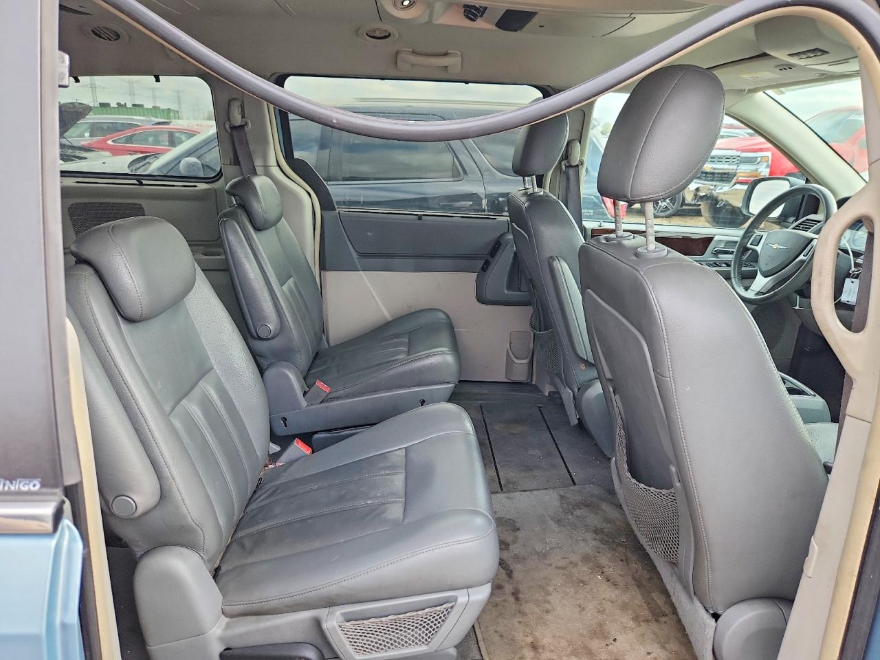 2010 CHRYSLER MINIVAN
