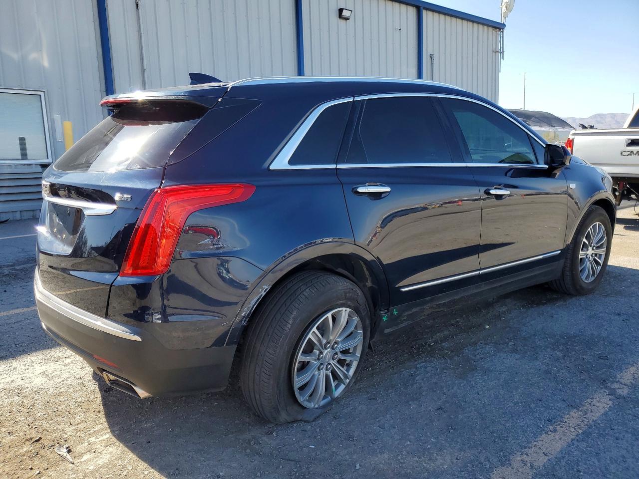 2017 CADILLAC XT5