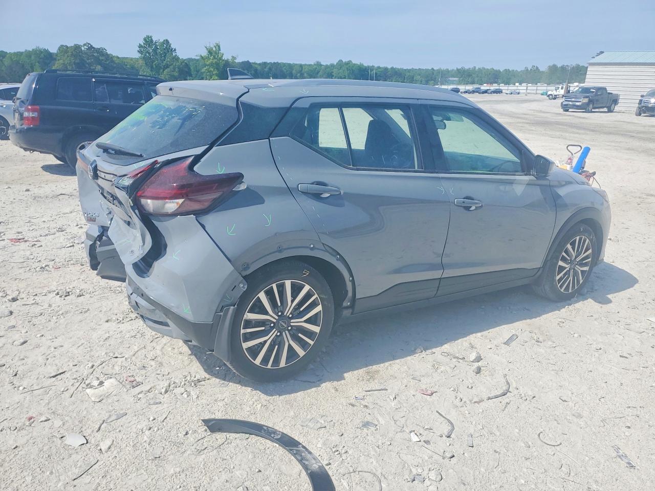2024 NISSAN KICKS