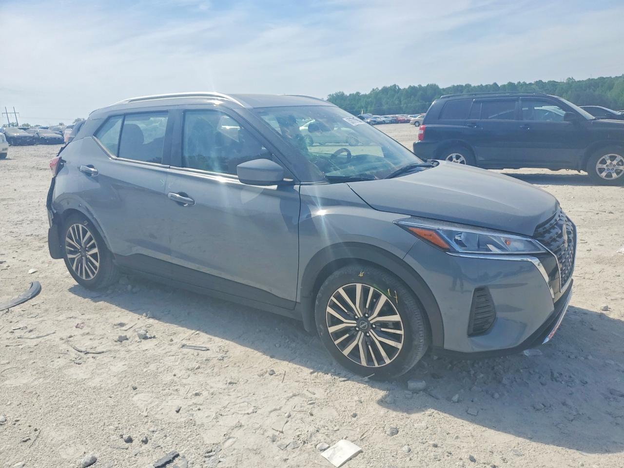 2024 NISSAN KICKS