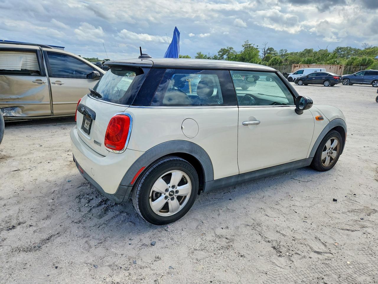 2016 MINI COOPER