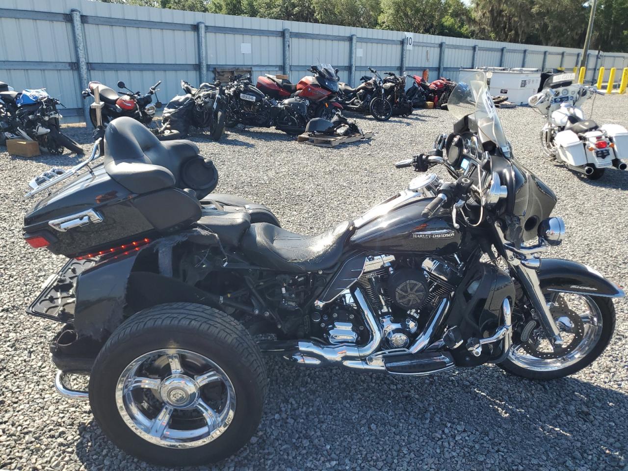 2015 HARLEY-DAVIDSON FL