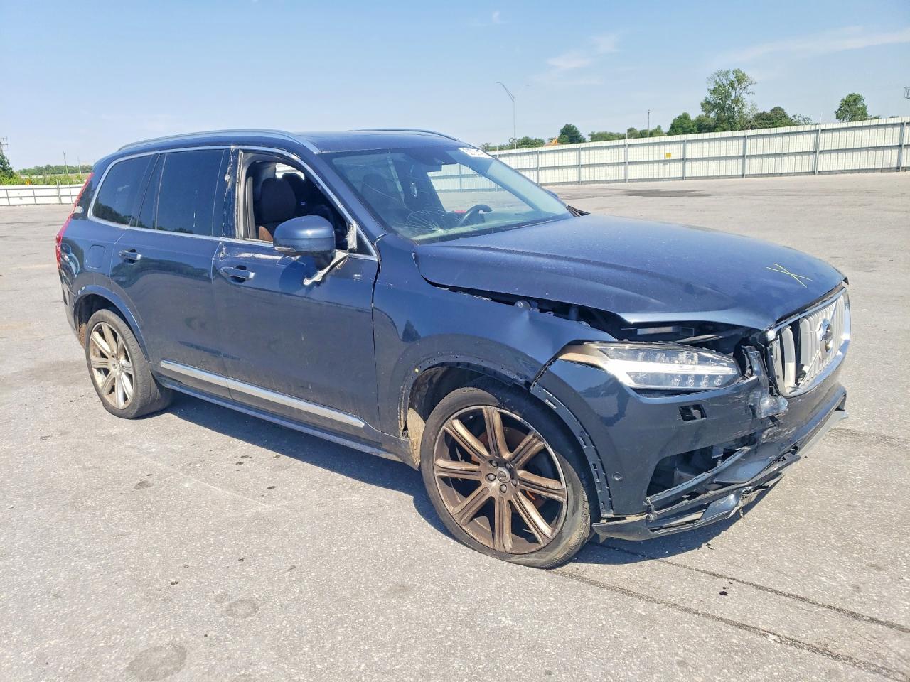 2019 VOLVO XC90