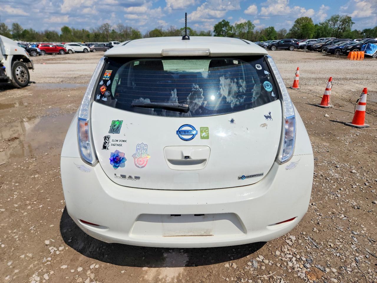 2015 NISSAN LEAF