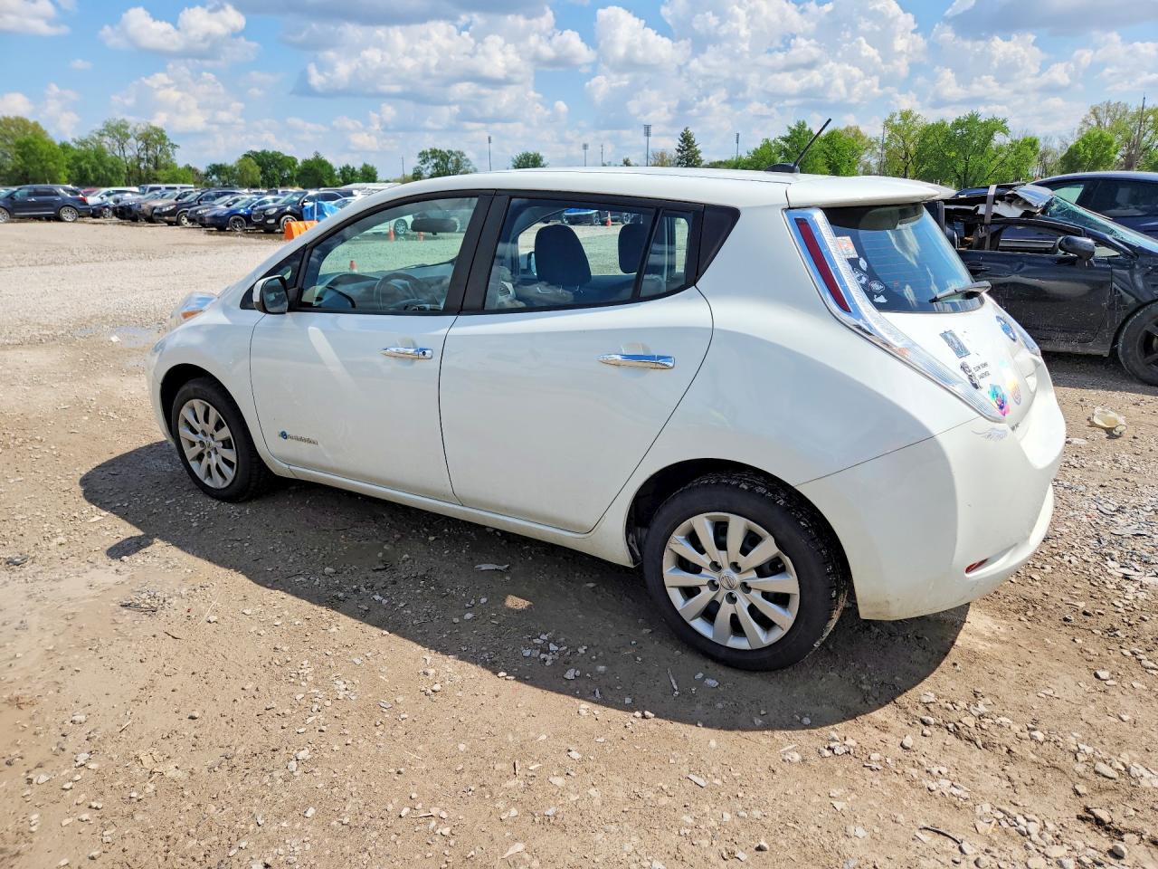 2015 NISSAN LEAF