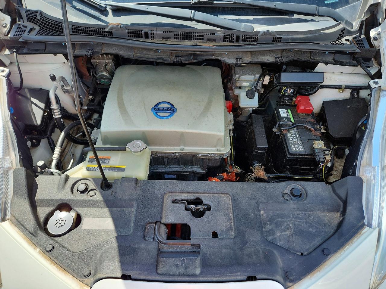 2015 NISSAN LEAF