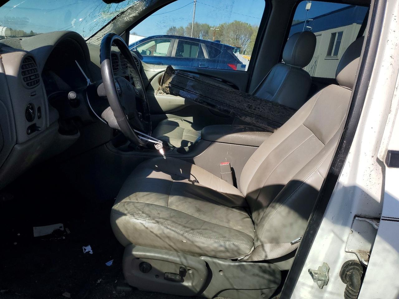2004 BUICK RAINIER