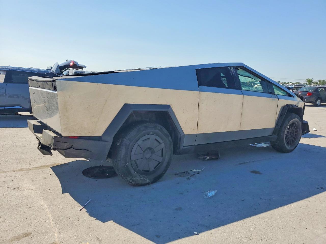 2025 TESLA CYBERTRUCK