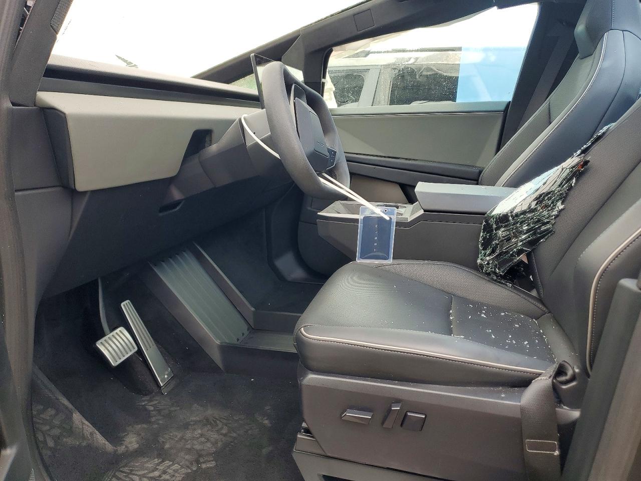 2025 TESLA CYBERTRUCK