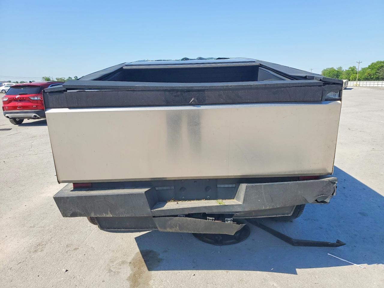 2025 TESLA CYBERTRUCK