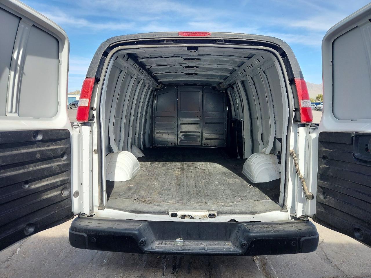 2024 CHEVROLET EXPRESS