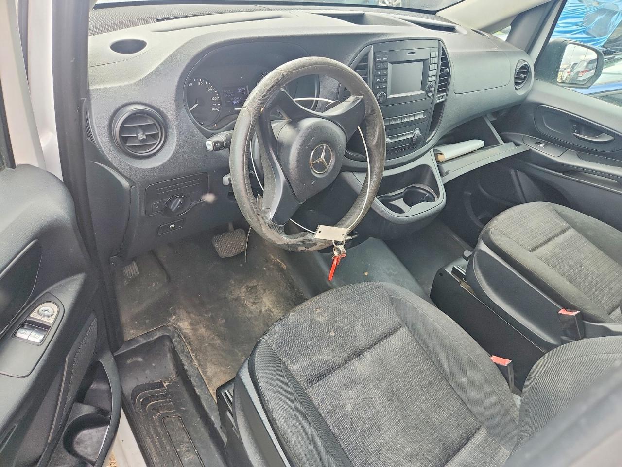2017 MERCEDES-BENZ METRIS