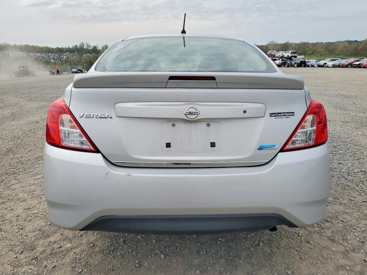 2016 NISSAN VERSA