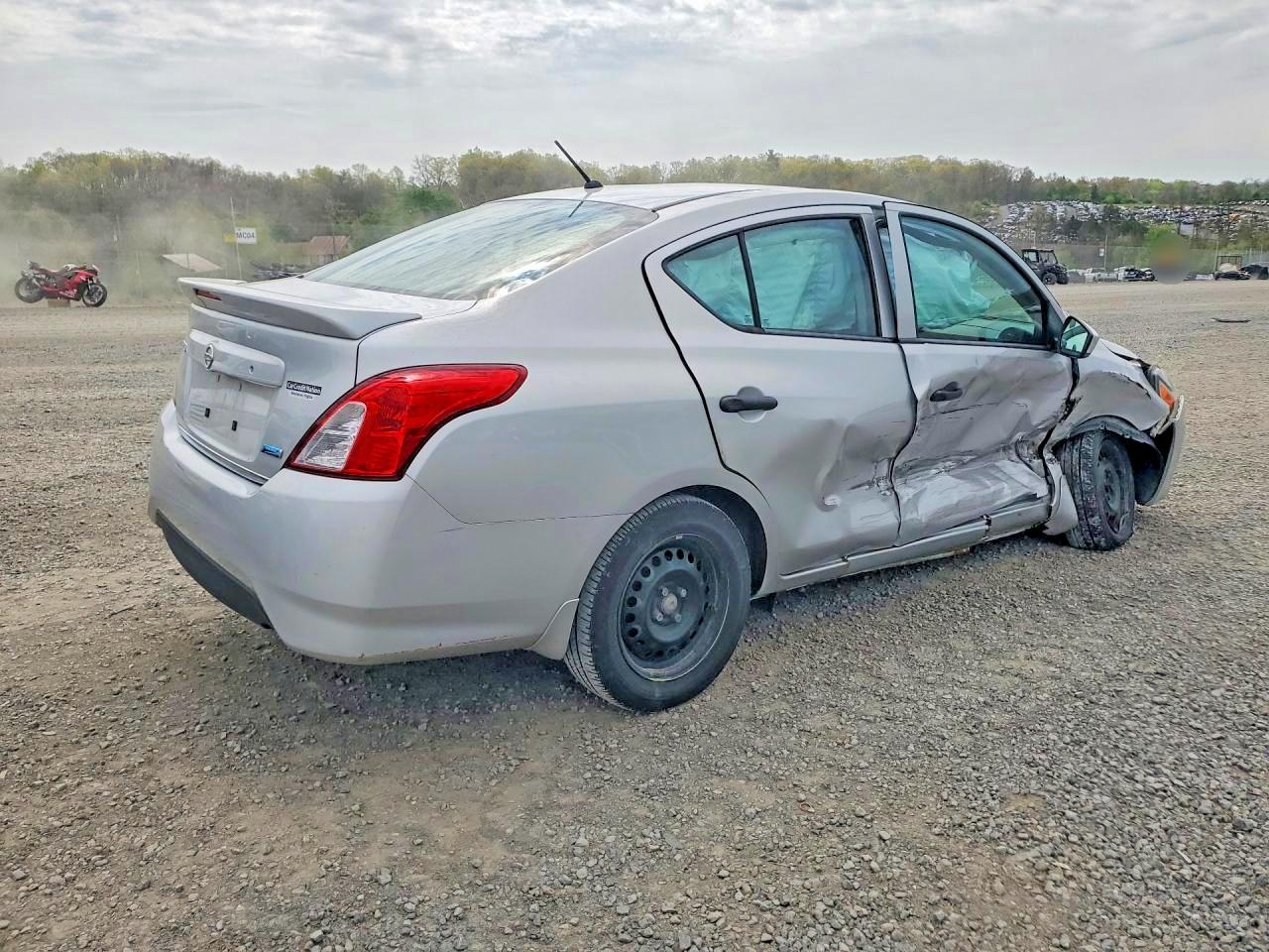 2016 NISSAN VERSA