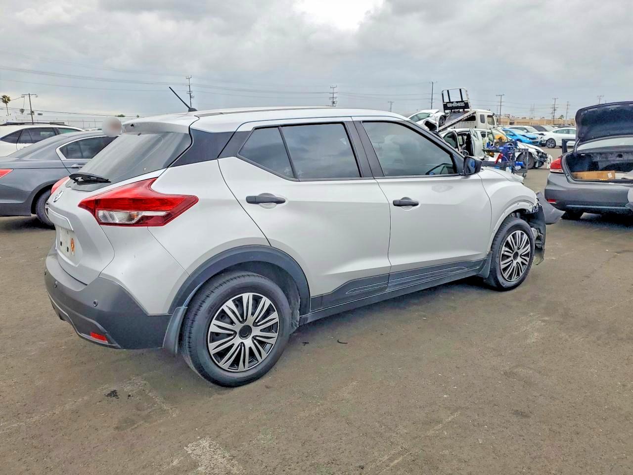 2020 NISSAN KICKS