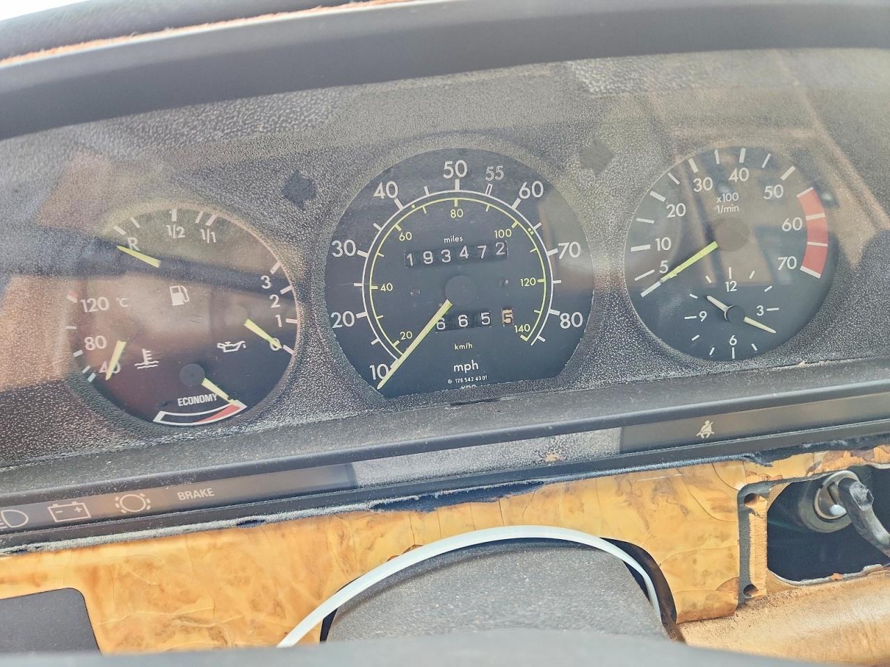 1982 MERCEDES-BENZ 380-CLASS