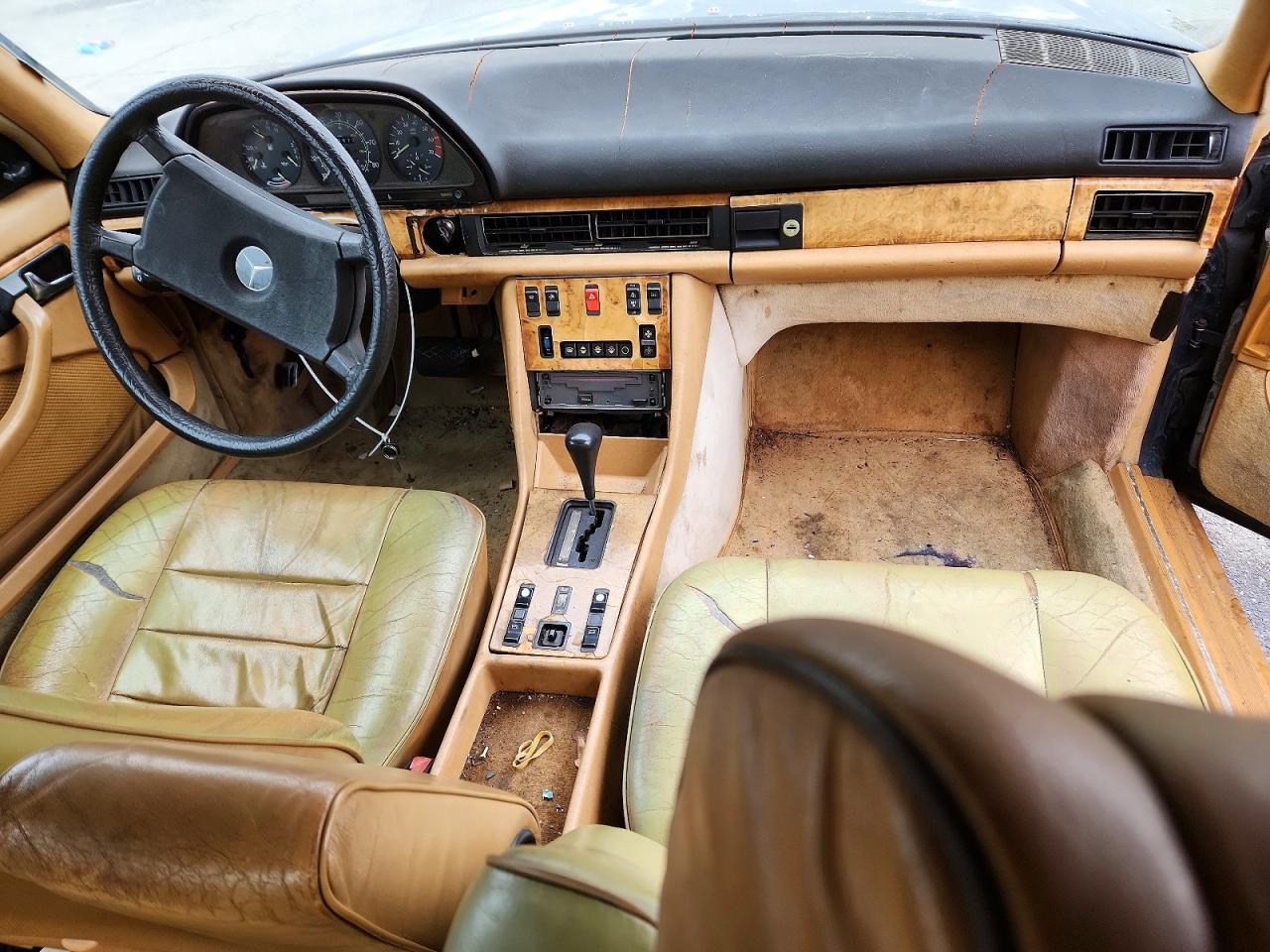 1982 MERCEDES-BENZ 380-CLASS