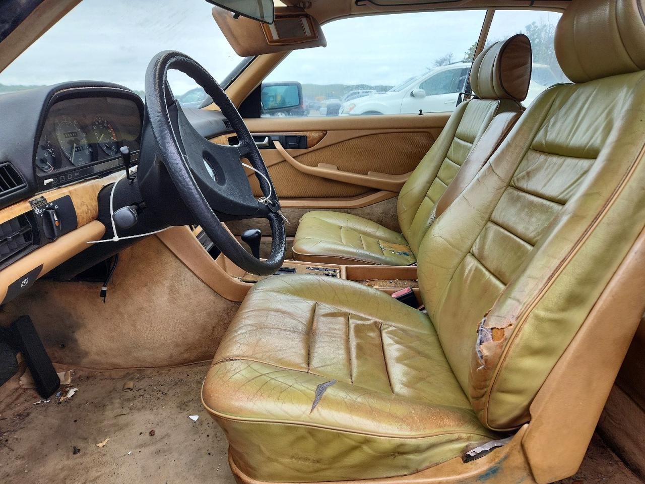 1982 MERCEDES-BENZ 380-CLASS
