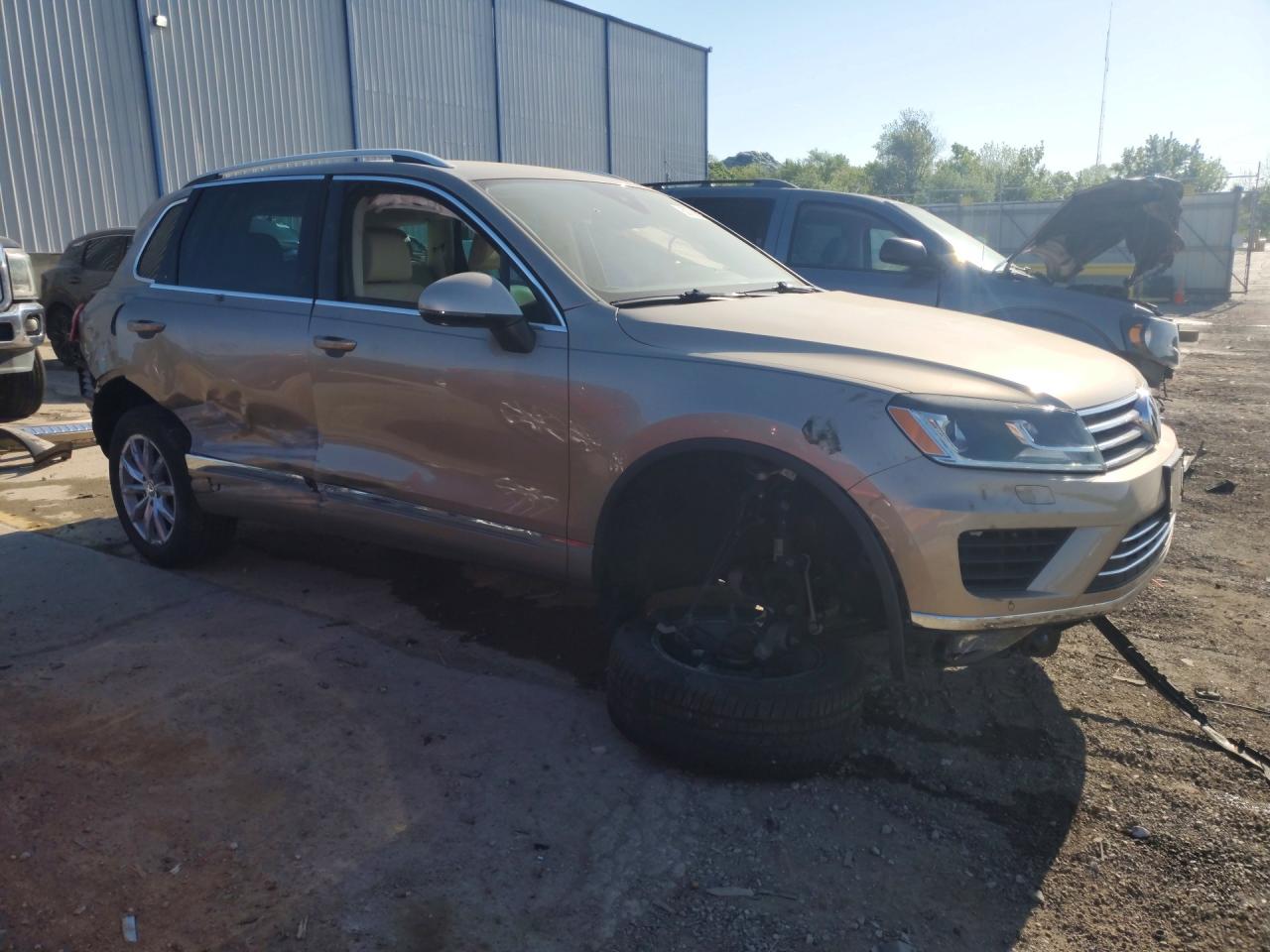 2016 VOLKSWAGEN TOUAREG