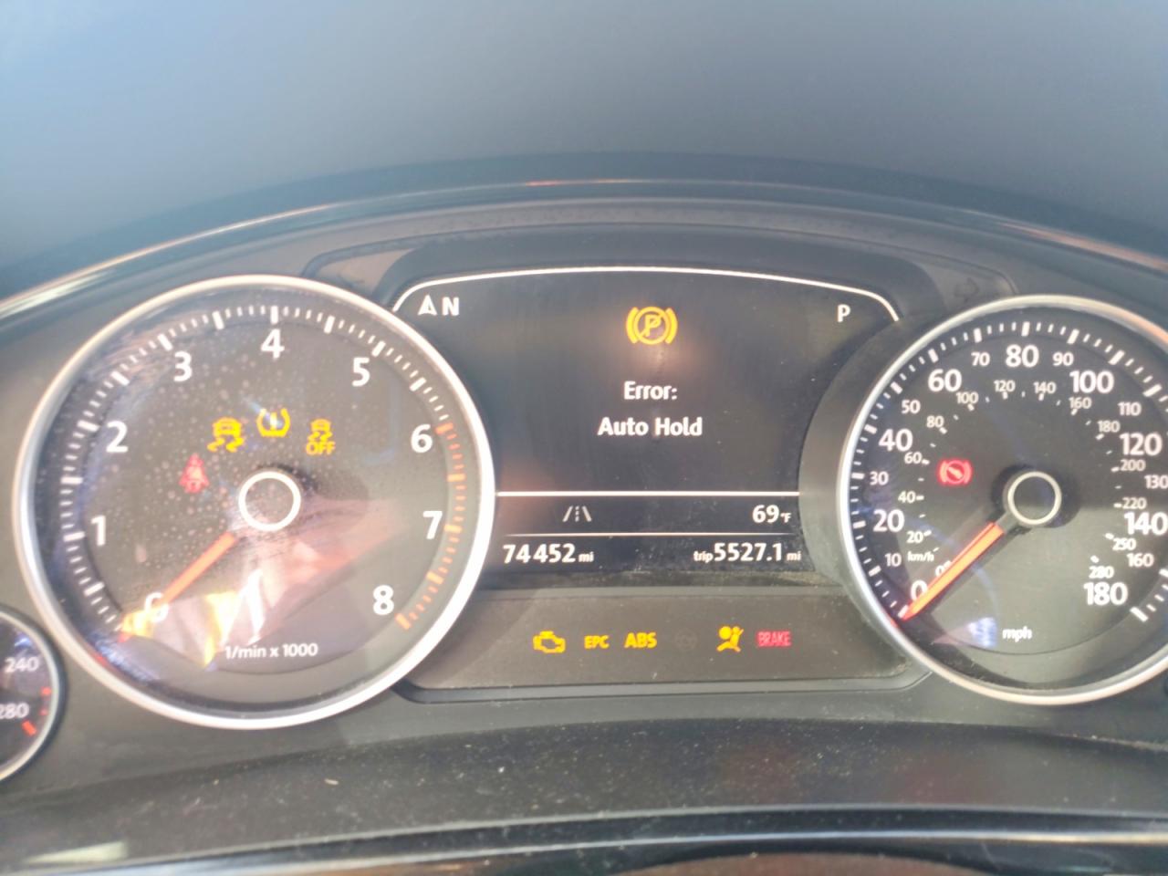 2016 VOLKSWAGEN TOUAREG