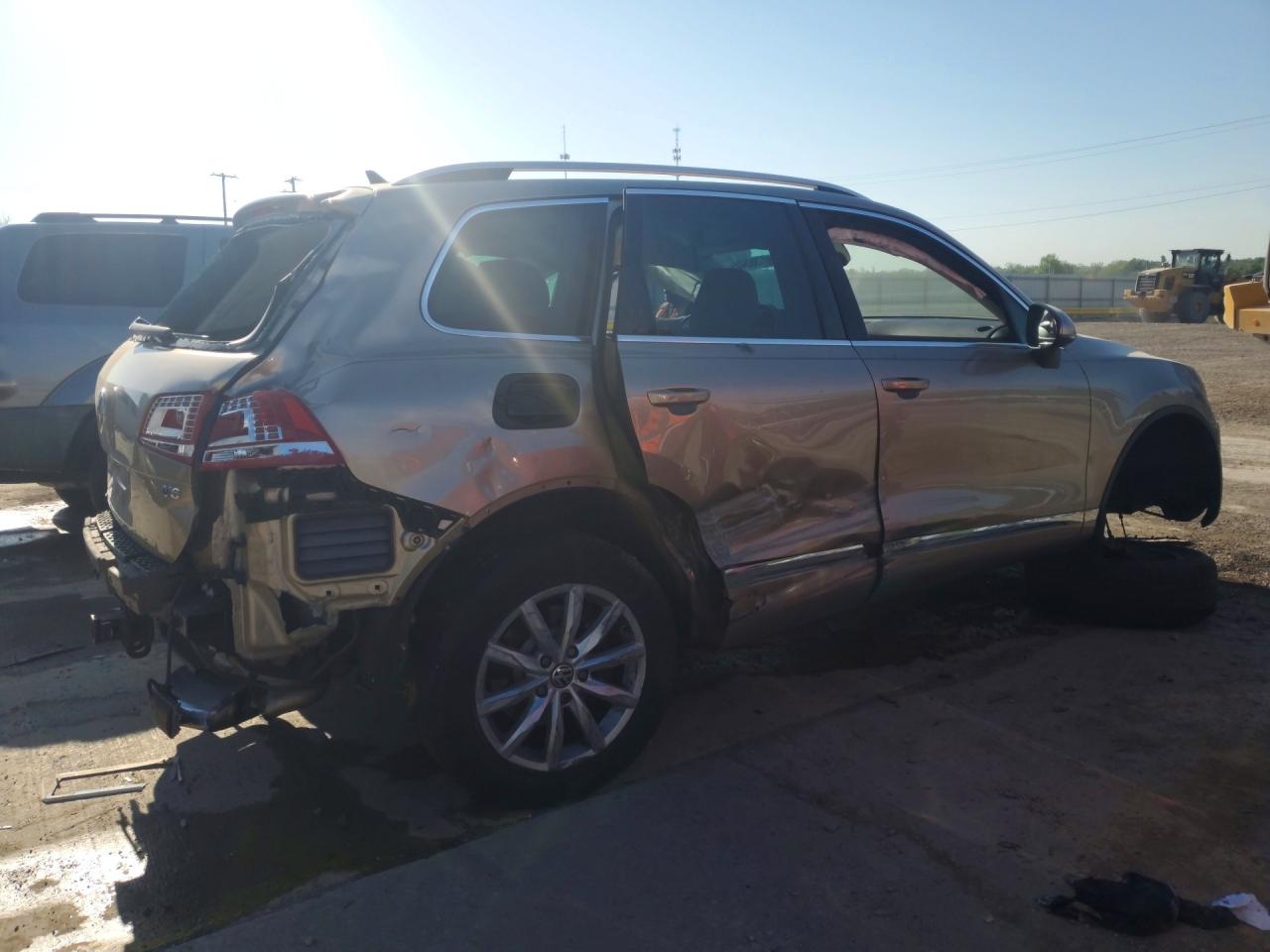2016 VOLKSWAGEN TOUAREG