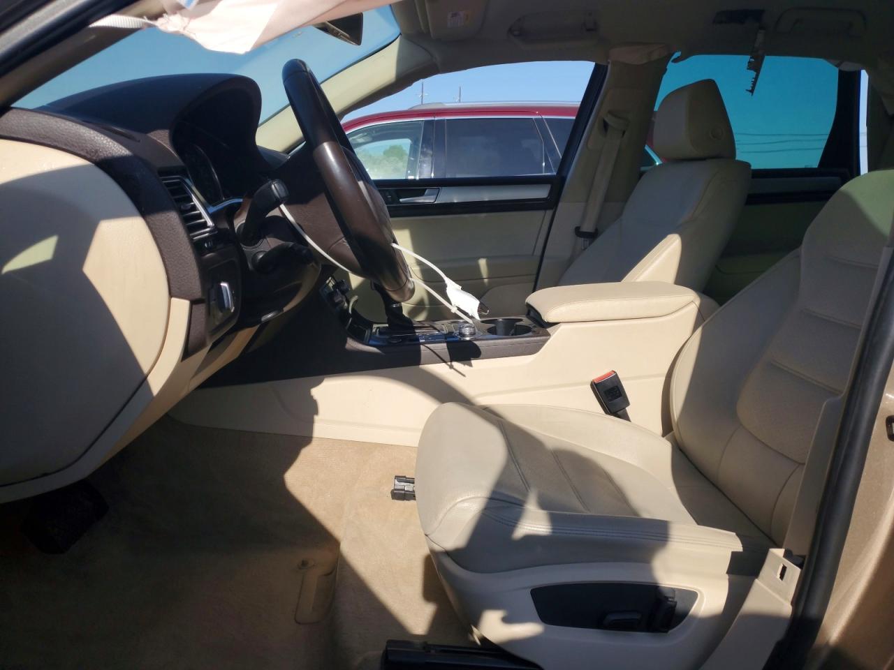 2016 VOLKSWAGEN TOUAREG