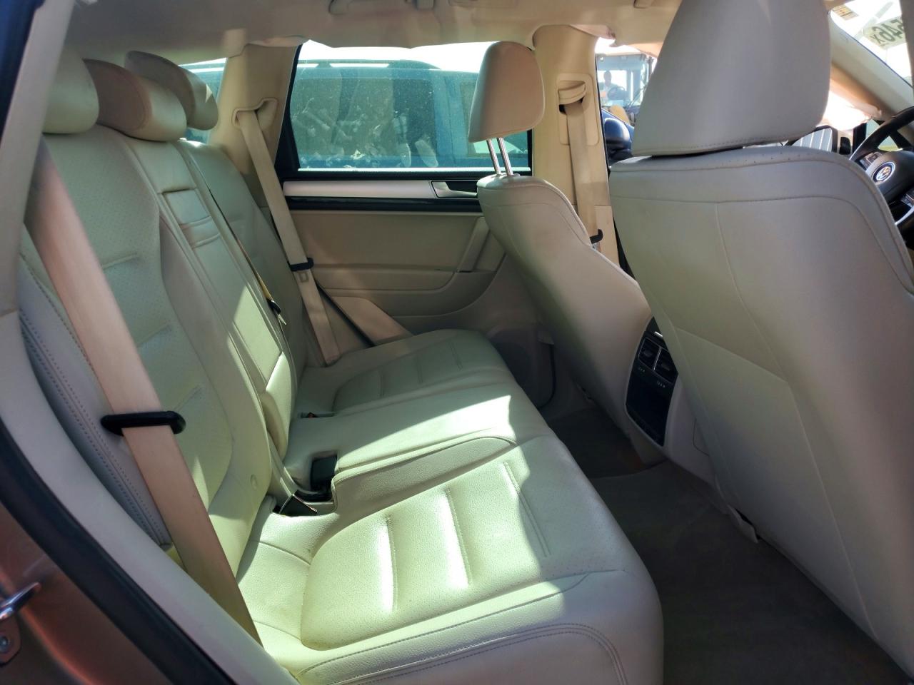 2016 VOLKSWAGEN TOUAREG