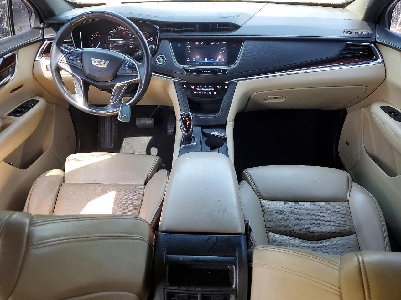 2017 CADILLAC XT5