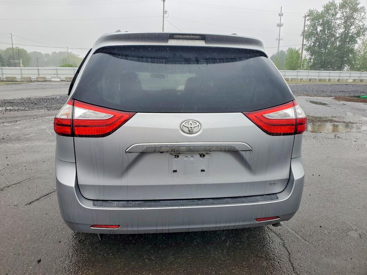 2015 TOYOTA SIENNA