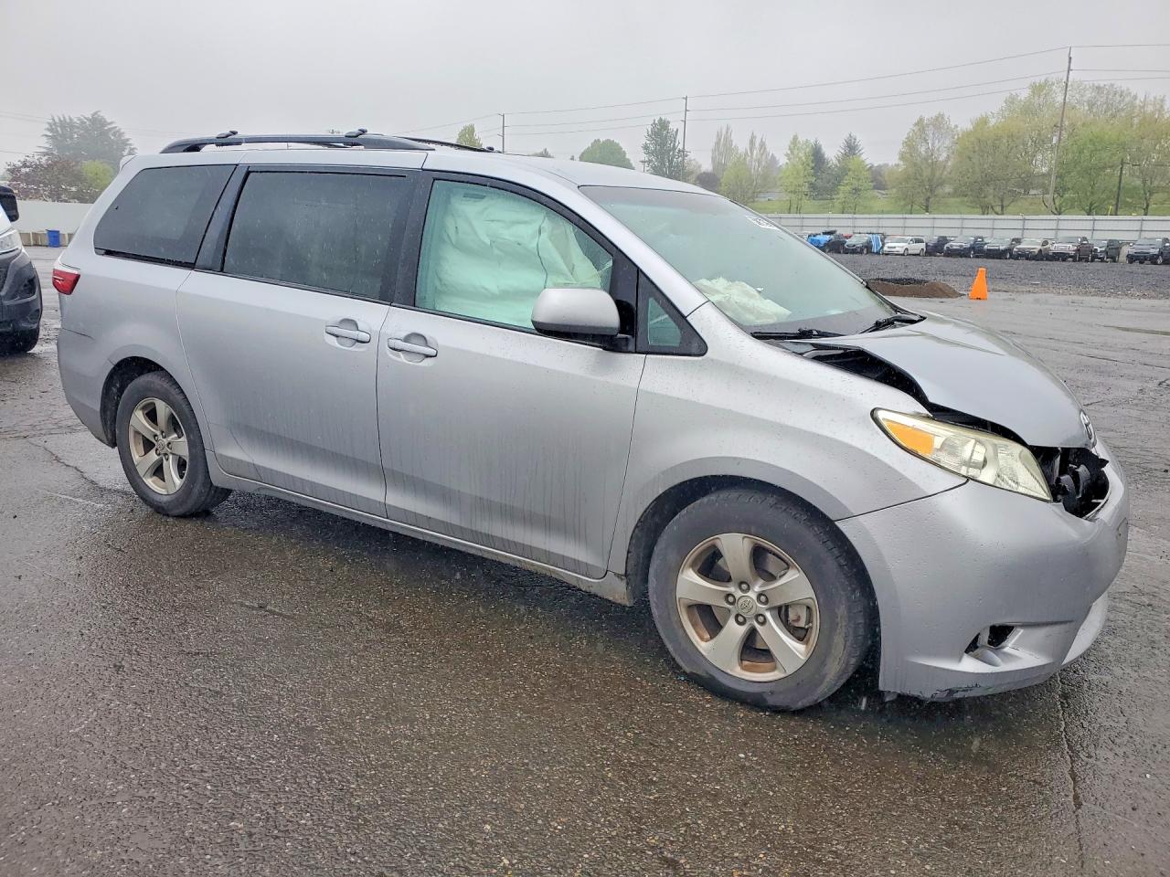 2015 TOYOTA SIENNA