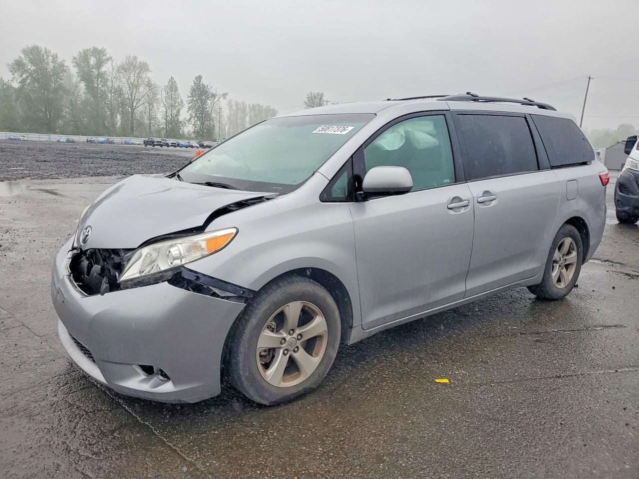 2015 TOYOTA SIENNA