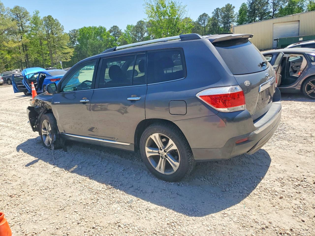 2011 TOYOTA HIGHLANDER