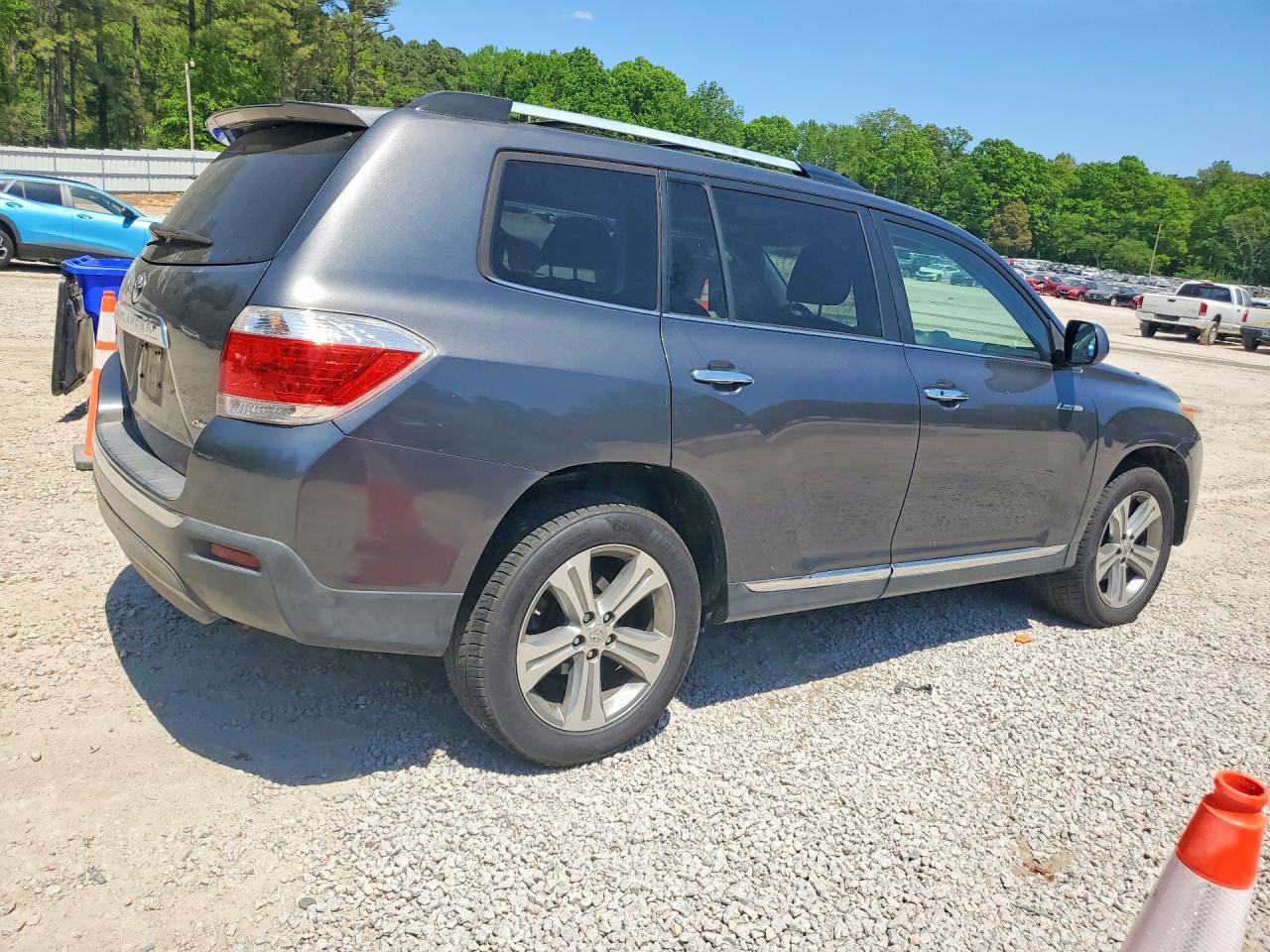 2011 TOYOTA HIGHLANDER