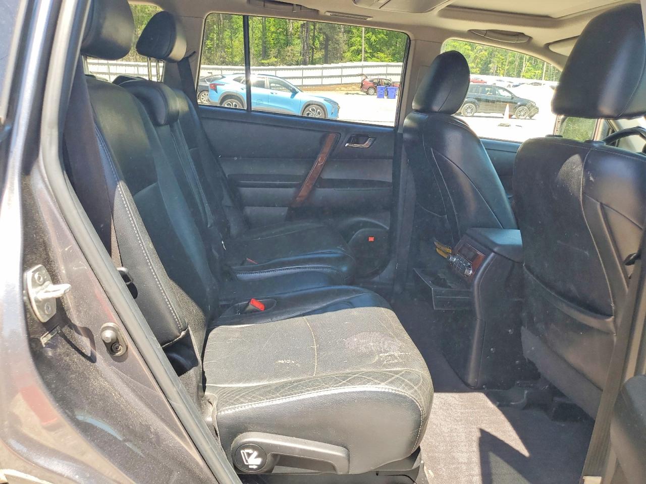2011 TOYOTA HIGHLANDER