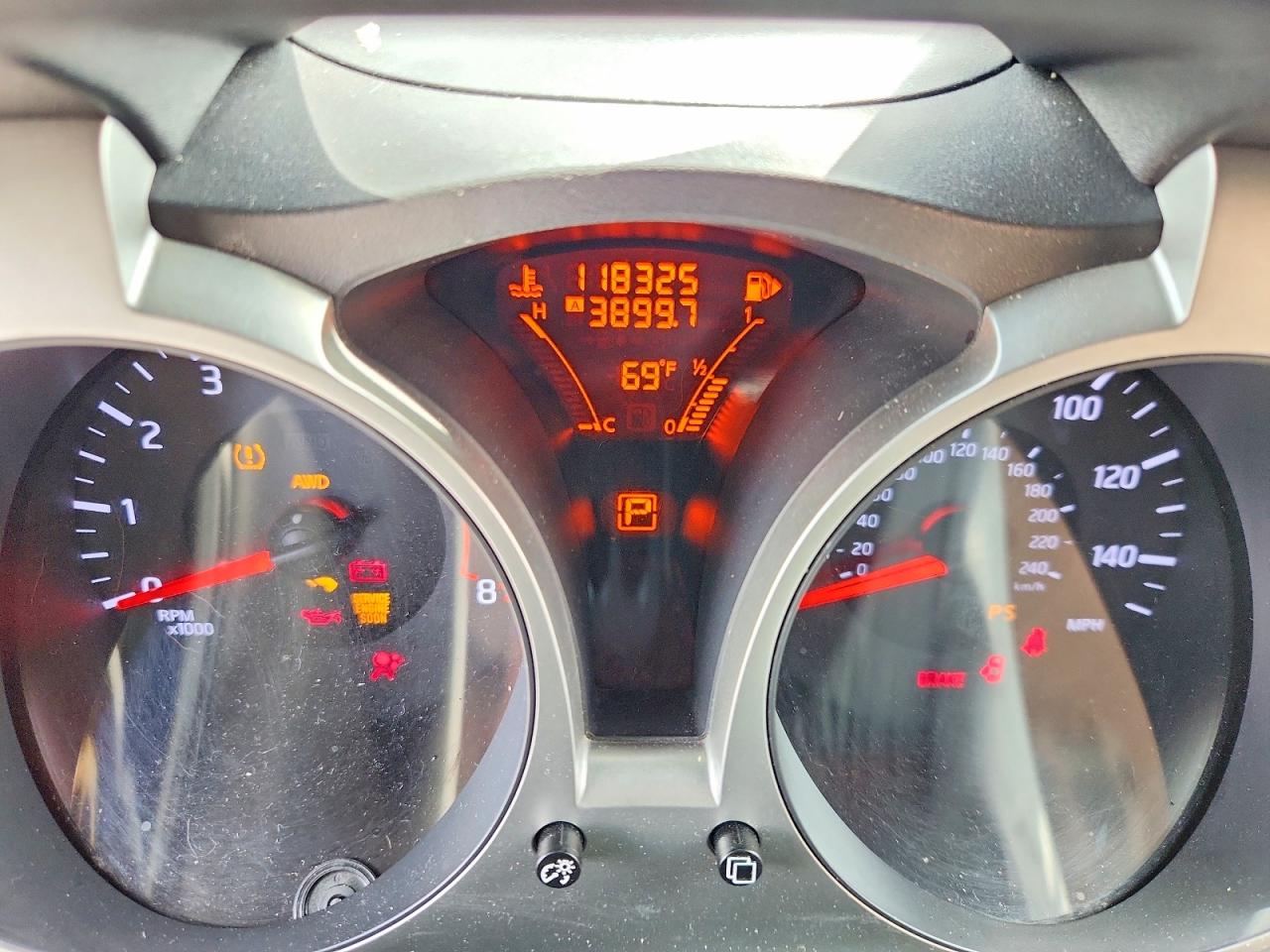 2015 NISSAN JUKE SV