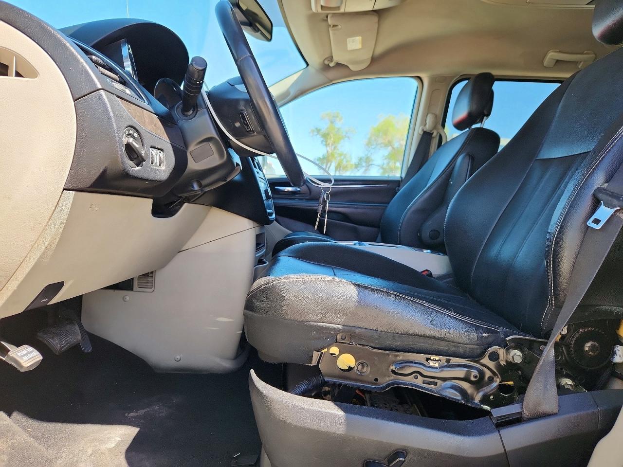2016 CHRYSLER MINIVAN