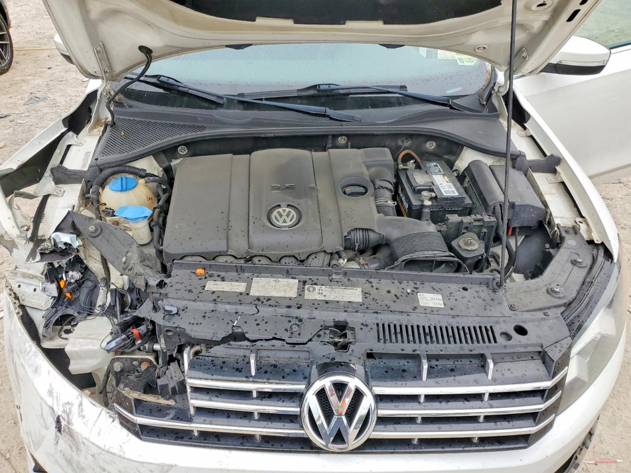 2013 VOLKSWAGEN PASSAT