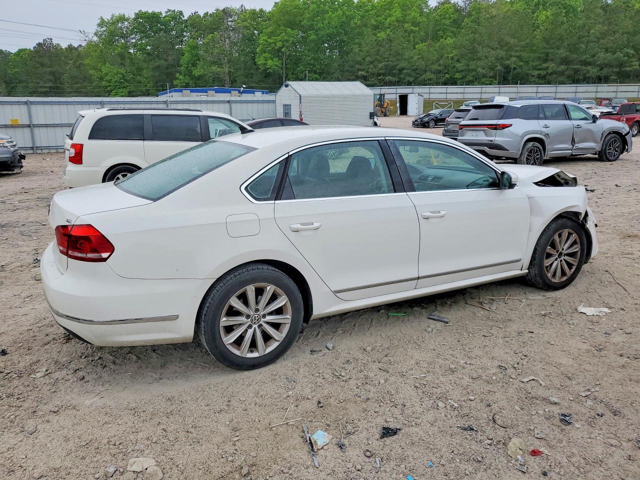 2013 VOLKSWAGEN PASSAT