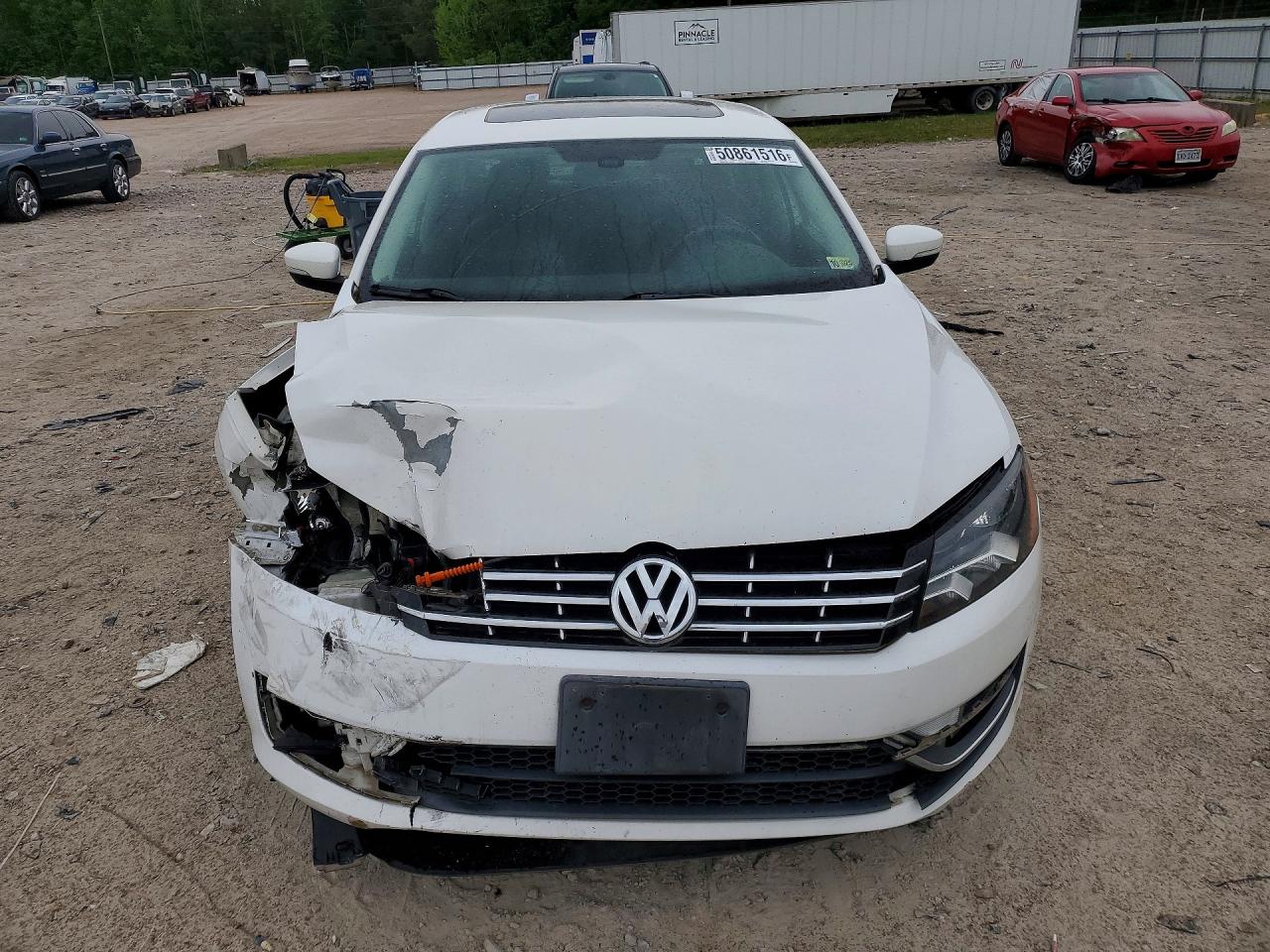 2013 VOLKSWAGEN PASSAT