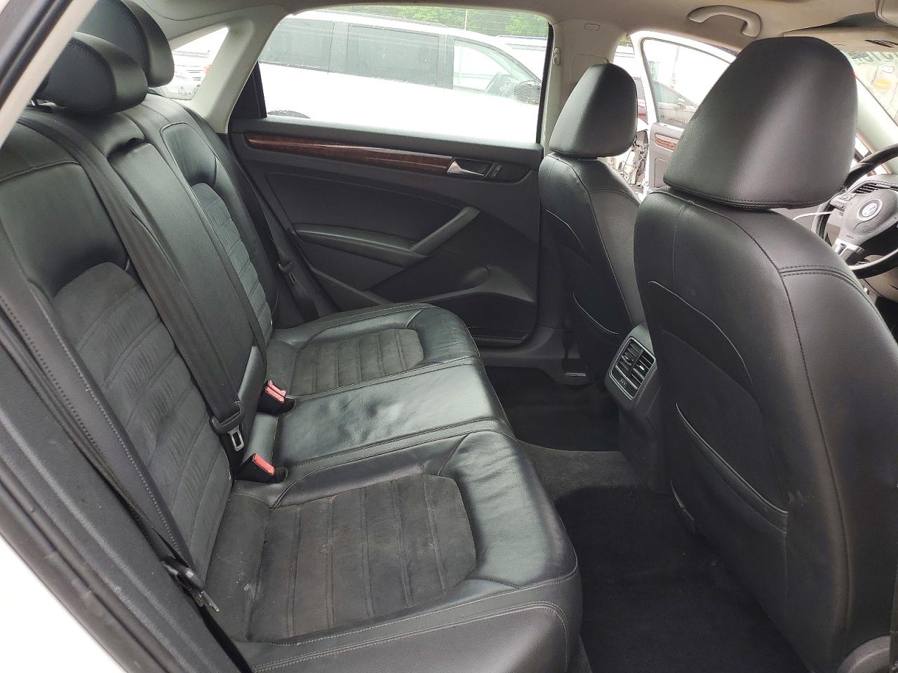 2013 VOLKSWAGEN PASSAT