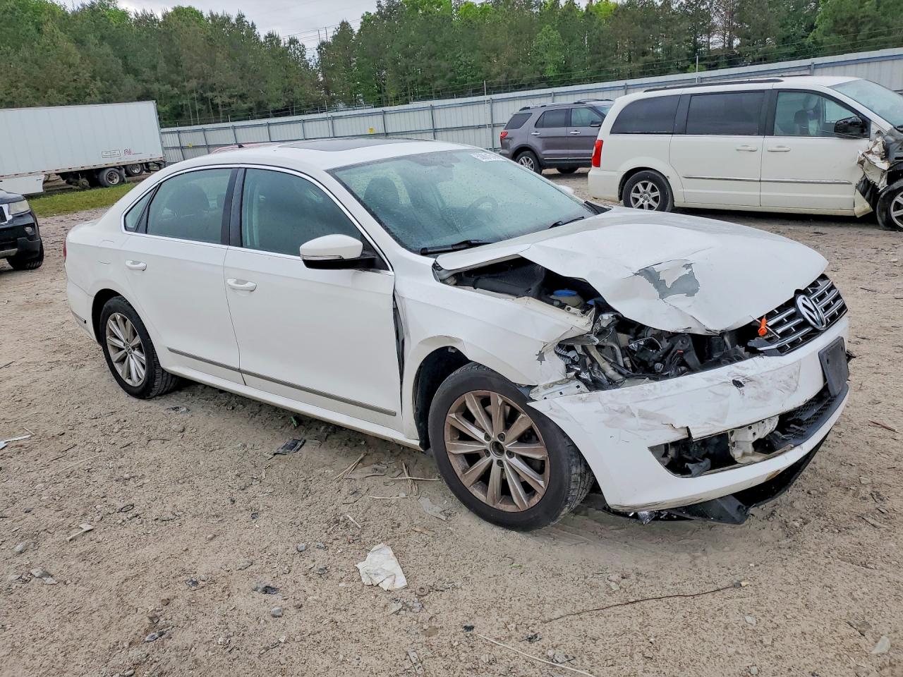 2013 VOLKSWAGEN PASSAT